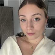 Je suis étudiante pour être institutrice primaire et je suis disponible pour du soutien scolaire du niveau primaire au collège